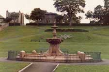 The fountain in 1981 – Click to enlarge